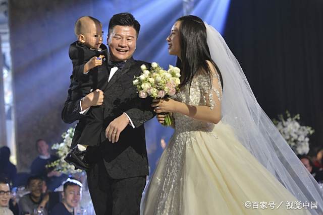 沈阳:李金羽同爱妻毕文晴举办婚礼 新婚燕尔场面温馨